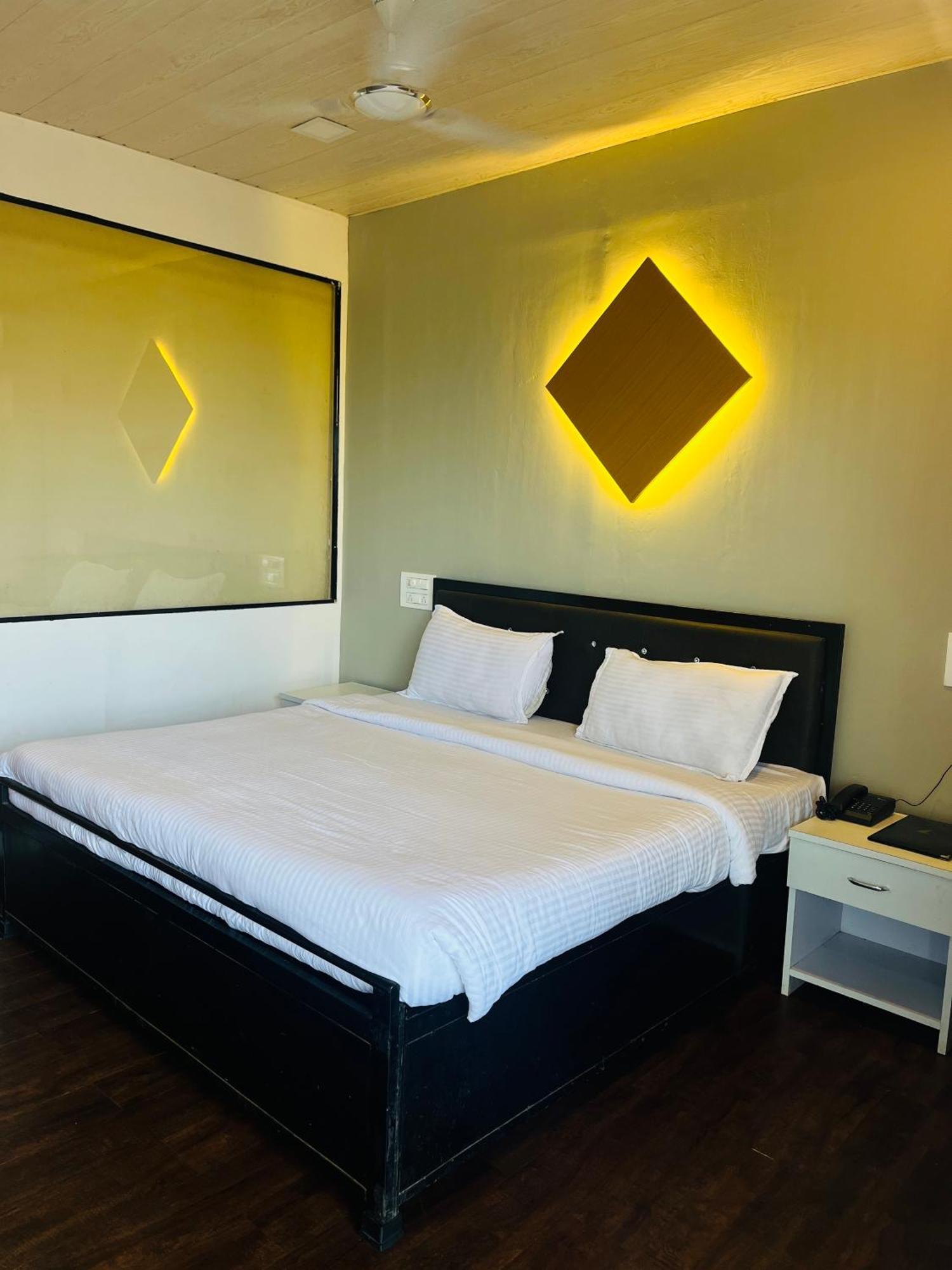 The Canvas Resort In Lonavla מראה חיצוני תמונה